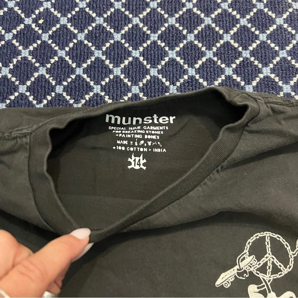 Munster Peace Sign Tee 14